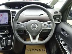 室内はハンドル周りからシート、床に至るまで、エンジンルームやボディももちろん隅々まで専門スタッフが一生懸命クリーニングし磨き上げています！綺麗なクルマで快適なドライブを！ 4