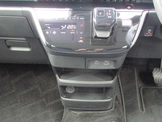 サクラ Ｘ　当社試乗車・ＳＯＳコールスイッチ　アラウンドヴューモニター　運転席エアバック　ＡＡＣ　ＬＥＤヘッドランプ　試乗車　スマートキー　レーンアシスト　ＥＴＣ　盗難防止システム　禁煙車　キーレスエントリー　ワンオーナー　バックモニター　ＡＢＳ（9枚目）