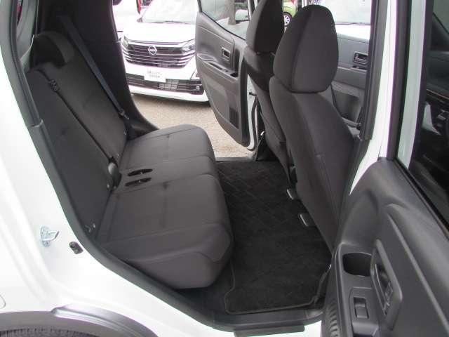 サクラ Ｘ　当社試乗車・ＳＯＳコールスイッチ　アラウンドヴューモニター　運転席エアバック　ＡＡＣ　ＬＥＤヘッドランプ　試乗車　スマートキー　レーンアシスト　ＥＴＣ　盗難防止システム　禁煙車　キーレスエントリー　ワンオーナー　バックモニター　ＡＢＳ（18枚目）