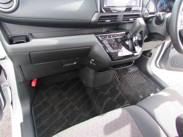 デイズ ６６０　ハイウェイスターＸ　プロパイロット　エディション　当社試乗車・ＳＯＳコールスイッチ　スマートキー＆プッシュスタート　禁煙　ＬＥＤヘッド　レーダークルーズ　盗難防止装置　ワンオ－ナ－　ＬＫＡＳ　パワーステアリング　オートエアコン　Ｂカメラ　ワンセグ　メモリーナビゲーション　ＡＢＳ（18枚目）