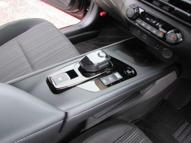 ノート 1.2 X 当社試乗車・ワイヤレス充電器 衝突被害軽減ブレ-キ 踏み間違い防止装置 全方位カメラ ETC2.0 禁煙車 LEDヘッドライト プロパイロット レーンアシスト インテリジェントキー ワンオーナー フルセグTV スマートミラー(10枚目)