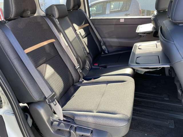 セレナ ２．０　ハイウェイスターＶ　新　春　お　年　玉　カ　ー　Ｗ電動スライド　レーダークルコン　レーンアシスト　ＬＥＤランプ　ワンオーナー車　盗難防止システム　ＥＴＣ装備　カーテンエアバッグ　アルミホイール　キーフリー　メモリ－ナビ　ナビＴＶ　記録簿　エアコン（12枚目）