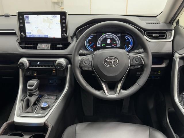 RAV4 ハイブリッドG 衝突被害軽減装置 ドライブレコーダ AC100V電源 バックモニター 整備記録簿 地デジTV LEDヘッドライト スマキー 電動シ-ト AWD TVナビ パワステ 横滑り防止装置 クルコン AAC(4枚目)