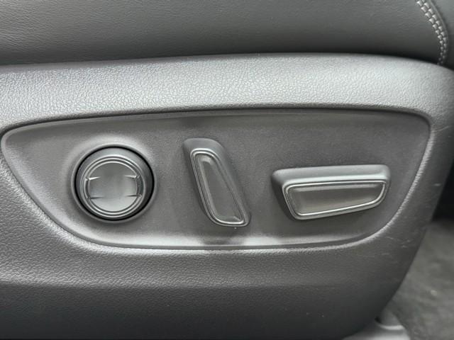 RAV4 ハイブリッドG 衝突被害軽減装置 ドライブレコーダ AC100V電源 バックモニター 整備記録簿 地デジTV LEDヘッドライト スマキー 電動シ-ト AWD TVナビ パワステ 横滑り防止装置 クルコン AAC(16枚目)