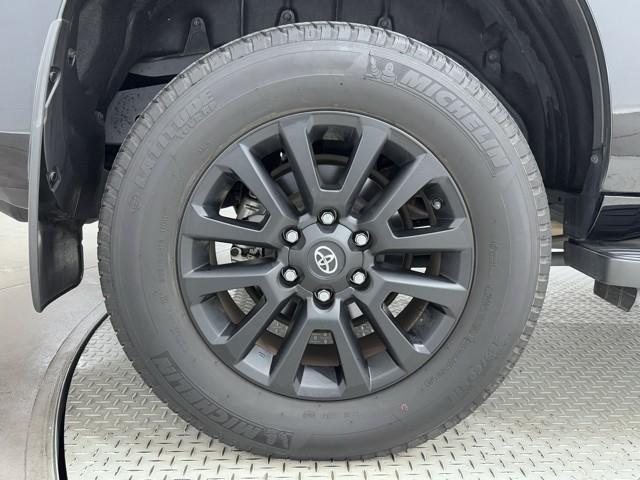 ランドクルーザープラド TX Lパッケージ マットブラックエディション オートクルーズ 踏み間違い防止装置 ワンオーナー車 ナビ付 セキュリティー 電動パワーシート アルミ 黒革シート ETC車載器 LEDヘッドライト キーレス 4WD ミュージックプレイヤー接続可(18枚目)