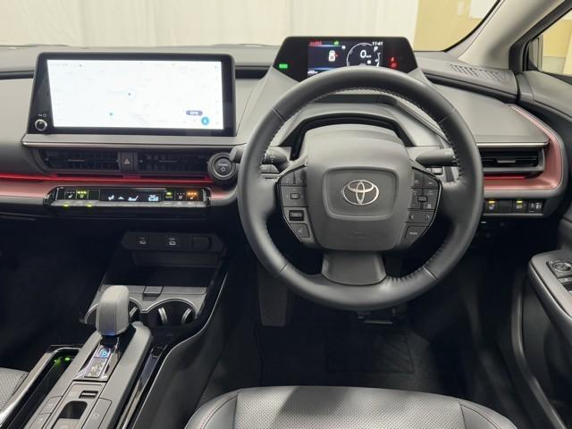 プリウス Z リアカメラ プリクラッシュ PWシート メモリナビ AC100V電源 LEDランプ ナビ・TV オートクルーズ アルミホイール ドライブレコーダ AC 運転席エアバッグ 横滑り防止装置 ETC付(4枚目)