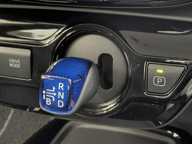 プリウス A AC100V 衝突軽減ブレーキシステム Bモニタ 記録簿有 LEDヘッド クルーズコントロール セキュリティー スマートキー パワーステアリング Pシート Iストップ ETC アルミホイル SRS(11枚目)
