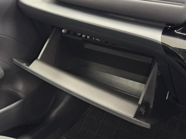 アクア B AC100V エアコン 前席パワーウィンドウ ESC オートクルーズコントロール LEDライト エアバッグ メモリーナビ パワステ ナビ アイドリングストップ 記録簿 ミュージックプレイヤー接続可(9枚目)