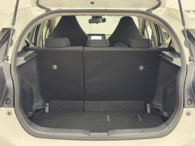 アクア B AC100V エアコン 前席パワーウィンドウ ESC オートクルーズコントロール LEDライト エアバッグ メモリーナビ パワステ ナビ アイドリングストップ 記録簿 ミュージックプレイヤー接続可(16枚目)