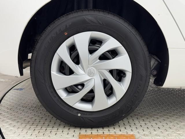 アクア B AC100V エアコン 前席パワーウィンドウ ESC オートクルーズコントロール LEDライト エアバッグ メモリーナビ パワステ ナビ アイドリングストップ 記録簿 ミュージックプレイヤー接続可(18枚目)