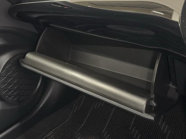 プリウス E パワーウインドウ キーレス スマートK 盗難防止システム ダブルエアバック パワーステアリング オートエアコン ABS エアバック LEDヘッドランプ クルーズコントロール アルミホイール(8枚目)