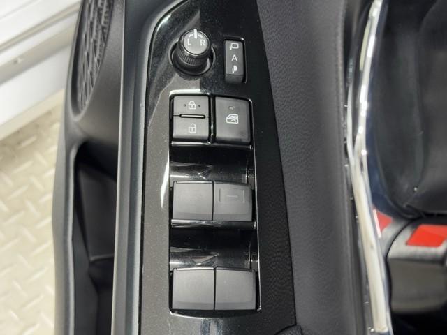 プリウス E パワーウインドウ キーレス スマートK 盗難防止システム ダブルエアバック パワーステアリング オートエアコン ABS エアバック LEDヘッドランプ クルーズコントロール アルミホイール(9枚目)