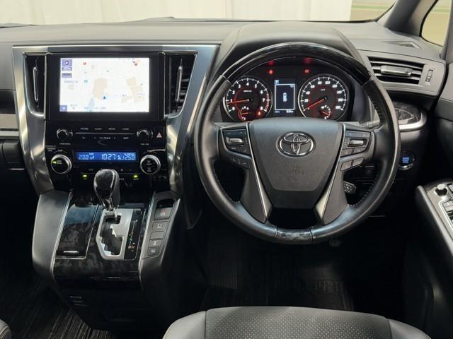 アルファード 2.5S タイプゴールド イモビ バックモニタ- LEDランプ リアオートエアコン 点検記録簿 ドライブレコーダ エアコン DVDプレーヤー 横滑防止装置 AC100V電源 アルミ パワーウィンドウ メディアプレイヤー接続(4枚目)