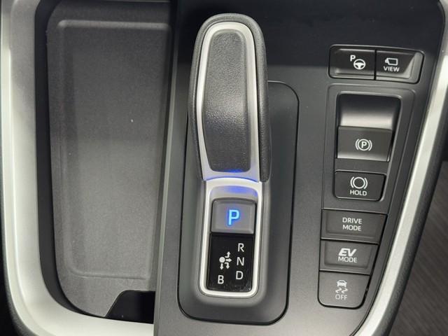 ヴォクシー ハイブリッドS-Z パワーウィンドウ DVD再生機能 インテリキー 横滑防止装置 地デジTV アクティブクルーズコントロール 1オナ フルオートエアコン リアカメラ エアバッグ ABS 100V充電 ナビTV WAC(9枚目)