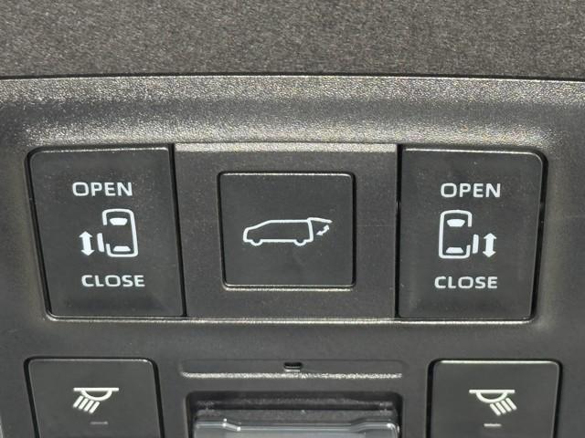 ヴォクシー ハイブリッドS-Z パワーウィンドウ DVD再生機能 インテリキー 横滑防止装置 地デジTV アクティブクルーズコントロール 1オナ フルオートエアコン リアカメラ エアバッグ ABS 100V充電 ナビTV WAC(13枚目)