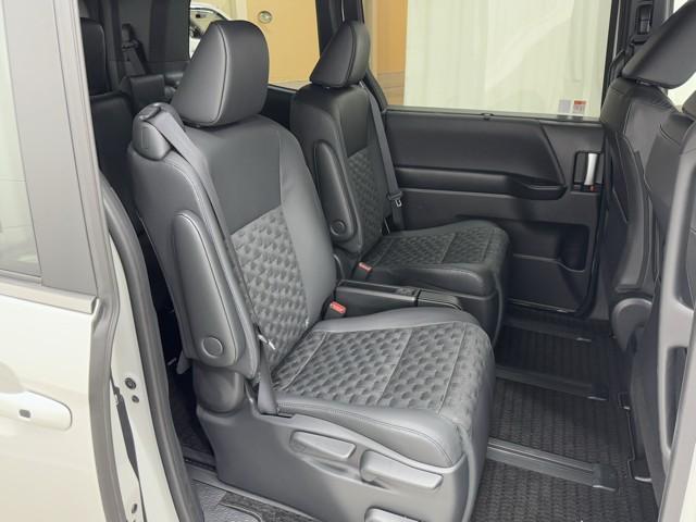 ヴォクシー ハイブリッドS-Z パワーウィンドウ DVD再生機能 インテリキー 横滑防止装置 地デジTV アクティブクルーズコントロール 1オナ フルオートエアコン リアカメラ エアバッグ ABS 100V充電 ナビTV WAC(17枚目)