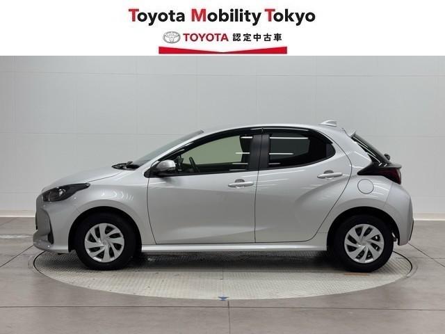 ヤリス X 被害軽減ブレーキ Bカメラ ドラレコ付 キーレスエントリー スマートキー&プッシュスタート 点検記録簿 ミュージックプレイヤー接続可 クルーズコントロール ETC車載器 ESC サイドエアバッグ ナビ(3枚目)