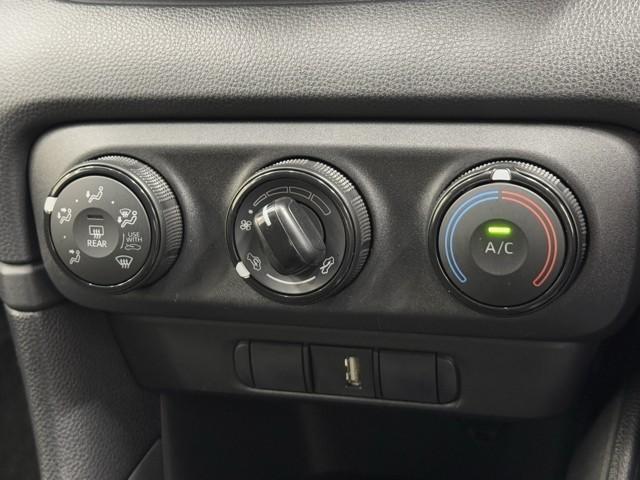 ヤリス X 被害軽減ブレーキ Bカメラ ドラレコ付 キーレスエントリー スマートキー&プッシュスタート 点検記録簿 ミュージックプレイヤー接続可 クルーズコントロール ETC車載器 ESC サイドエアバッグ ナビ(8枚目)