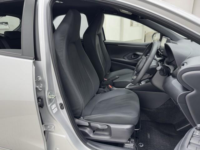 ヤリス X 被害軽減ブレーキ Bカメラ ドラレコ付 キーレスエントリー スマートキー&プッシュスタート 点検記録簿 ミュージックプレイヤー接続可 クルーズコントロール ETC車載器 ESC サイドエアバッグ ナビ(14枚目)