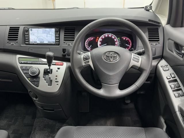 アイシス プラタナ Bカメ プッシュスタートスマートキー パワーウインドウ HDDナビ キーレスエントリー ダブルエアバッグ ナビ ワンオーナー車 オートエアコン 3列シート イモビライザー ETC パワステ ABS(4枚目)