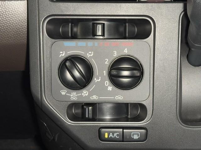 ルーミー Ｘ　左オートスライド　ＡＣ　ＶＳＣ　点検記録簿　地上デジタル　ＰＷ　ＷエアＢ　イモビライザー　パワーステアリング　エアバッグ　バックモニター　フルフラット　アイドルストップ　メディアプレイヤー接続　ＡＢＳ（10枚目）