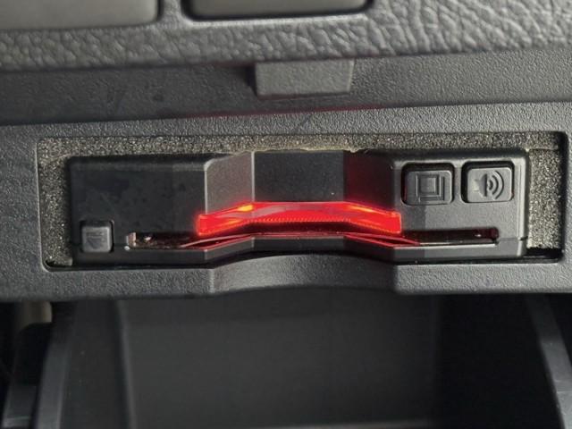 ヴェルファイア 2.5X ワンセグ LEDヘッドライト クルーズコントロール フルフラット AUX ETC 横滑り防止装置 記録簿 3列シート 盗難防止装置 オ-トエアコン メモリーナビ アルミホイール Wエアコン ABS(8枚目)