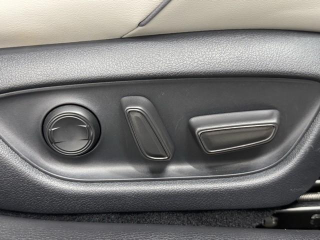 クラウンハイブリッド Ｓ　エレガンススタイルＩＩ　イモビライザー　バックモニター　ナビ＆ＴＶ　アルミホイール　オートクルーズコントロール　ＡＣ１００Ｖ　スマートキー　フルセグ　キーレス　ＥＴＣ　ドラレコ　メモリーナビ　ＤＶＤ再生　横滑り防止装置（17枚目）