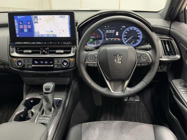 クラウンハイブリッド Ｓ　バックガイドモニター　メモリーナビゲーション　地デジＴＶ　ＥＴＣ車載器　電動シート　ＬＥＤヘッド　記録簿　イモビライザー　ドラレコ　アイドリングストップ　メディアプレイヤー接続　横滑り防止装置（4枚目）