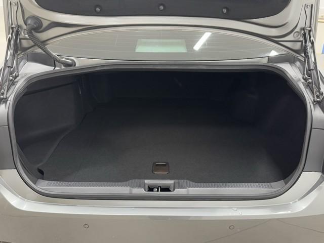 クラウンハイブリッド Ｓ　バックガイドモニター　メモリーナビゲーション　地デジＴＶ　ＥＴＣ車載器　電動シート　ＬＥＤヘッド　記録簿　イモビライザー　ドラレコ　アイドリングストップ　メディアプレイヤー接続　横滑り防止装置（17枚目）