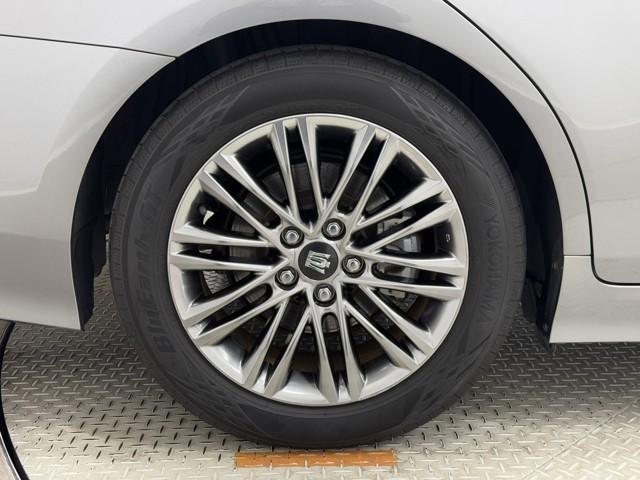 クラウンハイブリッド Ｓ　バックガイドモニター　メモリーナビゲーション　地デジＴＶ　ＥＴＣ車載器　電動シート　ＬＥＤヘッド　記録簿　イモビライザー　ドラレコ　アイドリングストップ　メディアプレイヤー接続　横滑り防止装置（19枚目）