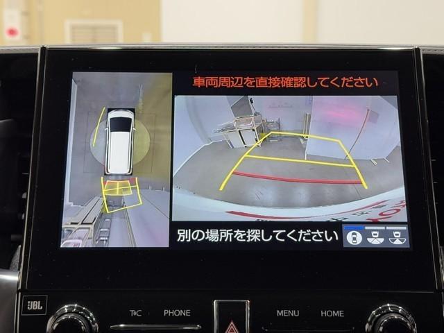 パノラミックビューモニターシステムが付いているので車の上から見た映像が確認できますよ。　一目で車両周辺の情報を確認できますが、直接安全をご確認下さい。