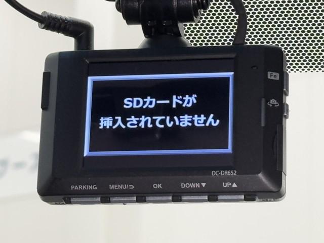 ドライブレコーダー装備してますよ。　思いでの記録や万が一の時の記録にも便利ですね。