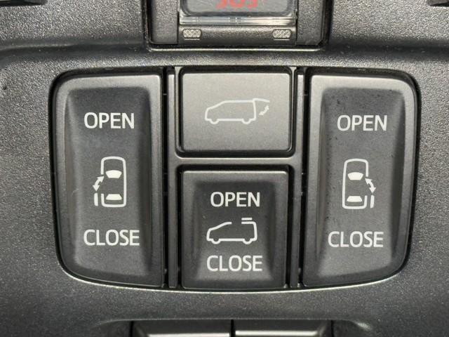 パワースライドドア装備でドアの開閉もスイッチ一つでワンタッチです。　坂道では大人でも重くなる事があるので老若男女問わず人気の装備ですよ。