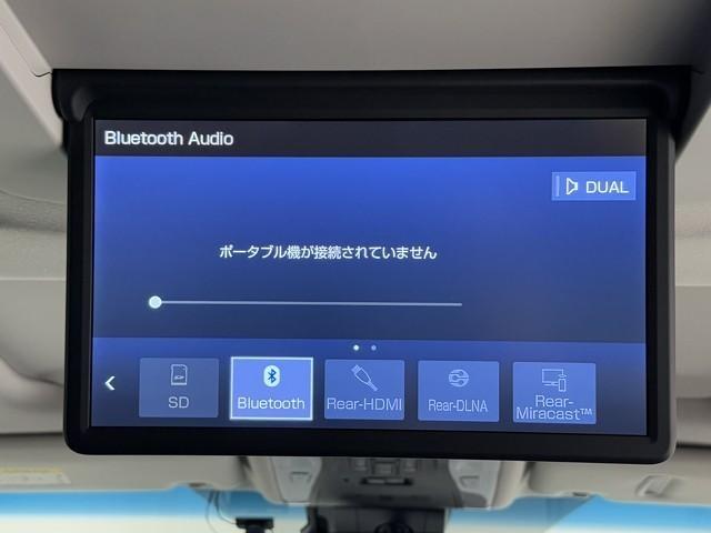 後席用大画面モニターですね。　ドライブをしていて一番退屈な時が渋滞の待ち時間ですよね。　これがあれば後ろでも快適な大きさで見れて退屈な渋滞でも快適に過ごせますよ。