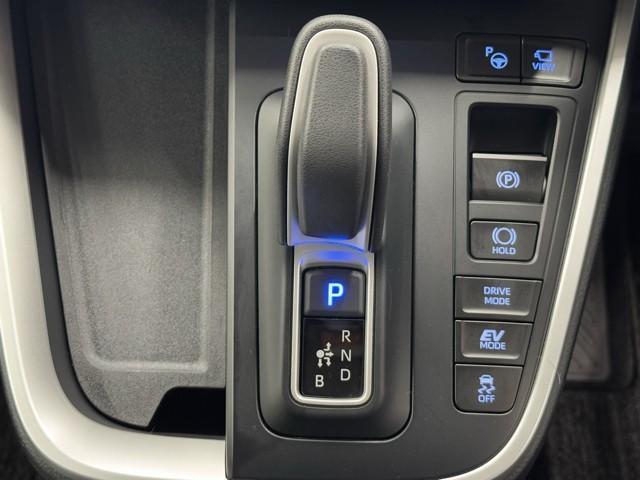 ノア ハイブリッドＺ　バックモニター　ドライブレコーダー　ＡＣ１００Ｖ　アイドリングストップ　ＤＶＤ　スマートキー　ワンオーナー車　両側パワースライドドア　フルセグＴＶ　ナビ＆ＴＶ　ＬＥＤヘッドライト　ＥＴＣ　キーレス（10枚目）