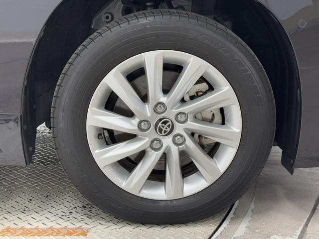 ノア ハイブリッドＺ　バックモニター　ドライブレコーダー　ＡＣ１００Ｖ　アイドリングストップ　ＤＶＤ　スマートキー　ワンオーナー車　両側パワースライドドア　フルセグＴＶ　ナビ＆ＴＶ　ＬＥＤヘッドライト　ＥＴＣ　キーレス（19枚目）