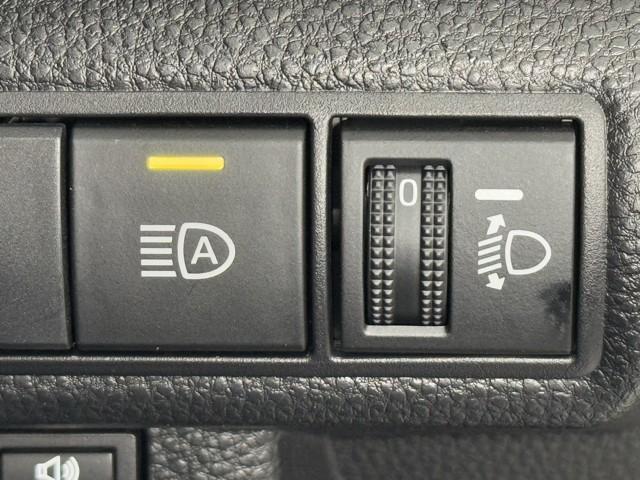 カローラツーリング ハイブリッド　Ｇ－Ｘ　衝突軽減ブレーキ　横滑り防止　盗難防止システム　Ｂカメ　ドライブレコーダー　Ｗエアバック　メディアプレイヤー接続　サイドエアバッグ　クルコン　ナビ　ＬＥＤヘッドライト　エアバッグ　ＥＴＣ　キーレス（10枚目）