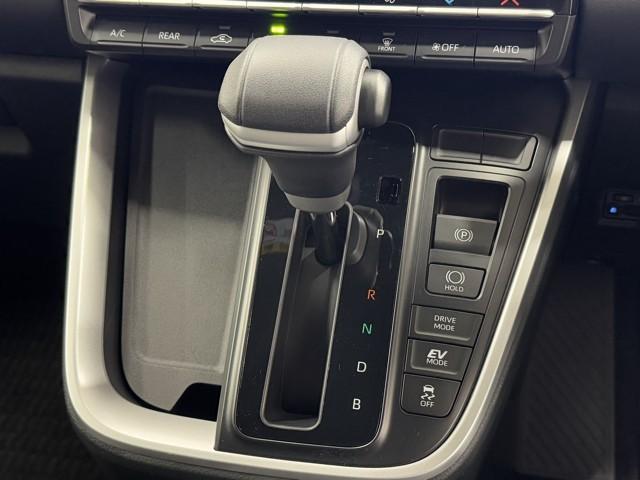 ヴォクシー ハイブリッドS-Z パワーウィンドウ DVD再生機能 インテリキー 横滑防止装置 地デジTV アクティブクルーズコントロール フルオートエアコン リアカメラ エアバッグ ABS 100V充電 ナビTV WAC キーレス(11枚目)