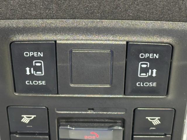 ヴォクシー ハイブリッドS-Z パワーウィンドウ DVD再生機能 インテリキー 横滑防止装置 地デジTV アクティブクルーズコントロール フルオートエアコン リアカメラ エアバッグ ABS 100V充電 ナビTV WAC キーレス(12枚目)