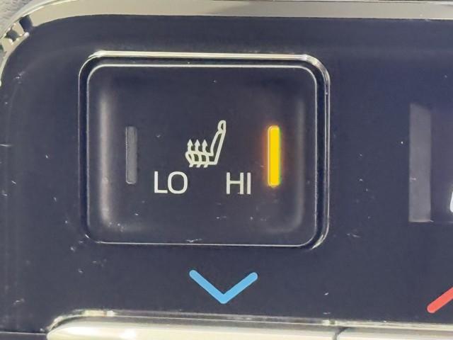 ヴォクシー ハイブリッドS-Z パワーウィンドウ DVD再生機能 インテリキー 横滑防止装置 地デジTV アクティブクルーズコントロール フルオートエアコン リアカメラ エアバッグ ABS 100V充電 ナビTV WAC キーレス(14枚目)