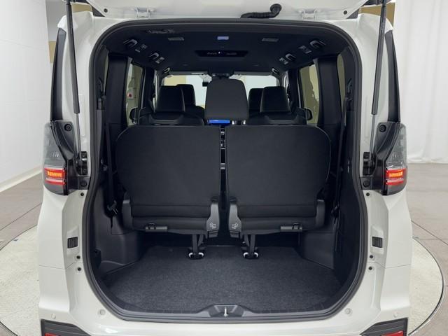 ヴォクシー ハイブリッドS-Z パワーウィンドウ DVD再生機能 インテリキー 横滑防止装置 地デジTV アクティブクルーズコントロール フルオートエアコン リアカメラ エアバッグ ABS 100V充電 ナビTV WAC キーレス(17枚目)