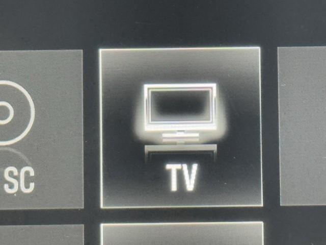 ノア ハイブリッドＳｉ　ダブルバイビー　ＬＥＤヘッドライト　クルコン　横滑り防止装置　メンテナンスノート　盗難防止システム　エアバッグ　アルミ　メモリ－ナビ　スマキー　Ｗエアコン　ＡＢＳ　ナビ＆ＴＶ　デュアルエアバッグ　ＥＴＣ　ＤＶＤ（7枚目）