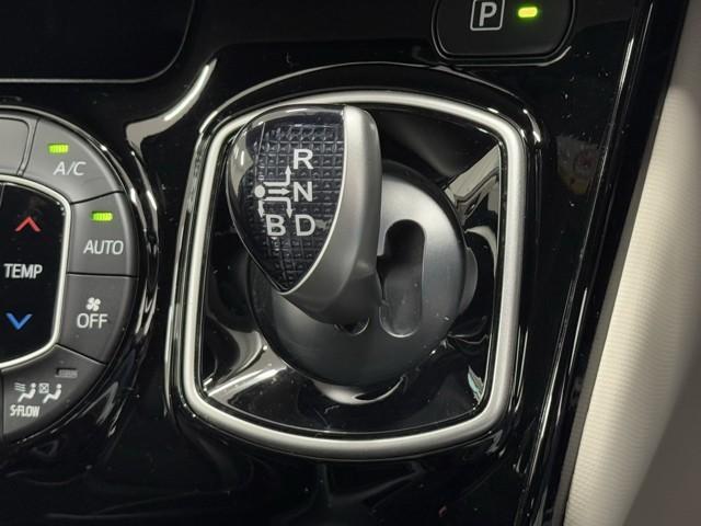 ノア ハイブリッドＳｉ　ダブルバイビー　ＬＥＤヘッドライト　クルコン　横滑り防止装置　メンテナンスノート　盗難防止システム　エアバッグ　アルミ　メモリ－ナビ　スマキー　Ｗエアコン　ＡＢＳ　ナビ＆ＴＶ　デュアルエアバッグ　ＥＴＣ　ＤＶＤ（10枚目）