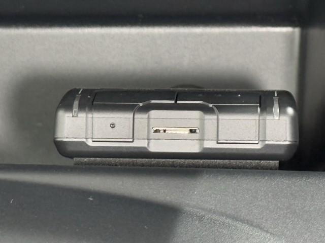 ノア ハイブリッドＳｉ　ダブルバイビー　ＬＥＤヘッドライト　クルコン　横滑り防止装置　メンテナンスノート　盗難防止システム　エアバッグ　アルミ　メモリ－ナビ　スマキー　Ｗエアコン　ＡＢＳ　ナビ＆ＴＶ　デュアルエアバッグ　ＥＴＣ　ＤＶＤ（12枚目）