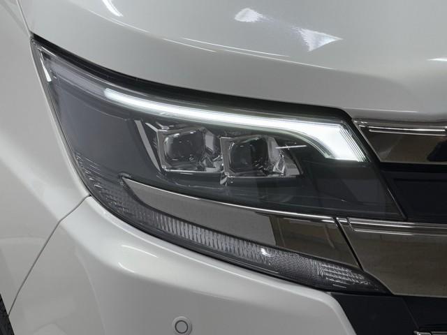 ノア ハイブリッドＳｉ　ダブルバイビー　ＬＥＤヘッドライト　クルコン　横滑り防止装置　メンテナンスノート　盗難防止システム　エアバッグ　アルミ　メモリ－ナビ　スマキー　Ｗエアコン　ＡＢＳ　ナビ＆ＴＶ　デュアルエアバッグ　ＥＴＣ　ＤＶＤ（18枚目）