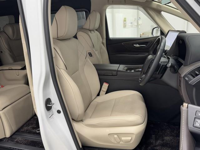 アルファードハイブリッド エグゼクティブラウンジ　本革　寒冷地仕様　フルセグＴＶ　ドライブレコーダー　アルミホイール　パノラミックルーフ　１００Ｖ電源　ＬＥＤヘッドライト　記録簿　４ＷＤ　スマートキー　ＤＶＤプレーヤー　パワーシート　ＥＴＣ　エアコン（17枚目）