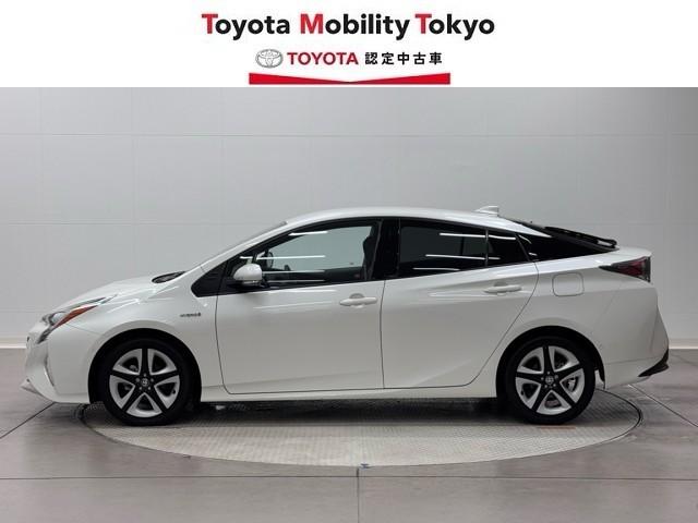 プリウス Ａプレミアム　ツーリングセレクション　横滑り防止機能　皮シート　運転席パワーシート　エアコン　１オナ　パワーウィンドウ　ナビ＆ＴＶ　アイドリングストップ　ＬＥＤライト　盗難防止装置　スマートキー＆プッシュスタート　キーレス　ＥＴＣ　ＡＢＳ（3枚目）