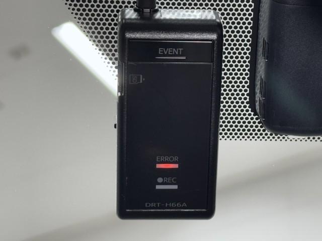 プリウス Ａプレミアム　ツーリングセレクション　横滑り防止機能　皮シート　運転席パワーシート　エアコン　１オナ　パワーウィンドウ　ナビ＆ＴＶ　アイドリングストップ　ＬＥＤライト　盗難防止装置　スマートキー＆プッシュスタート　キーレス　ＥＴＣ　ＡＢＳ（10枚目）