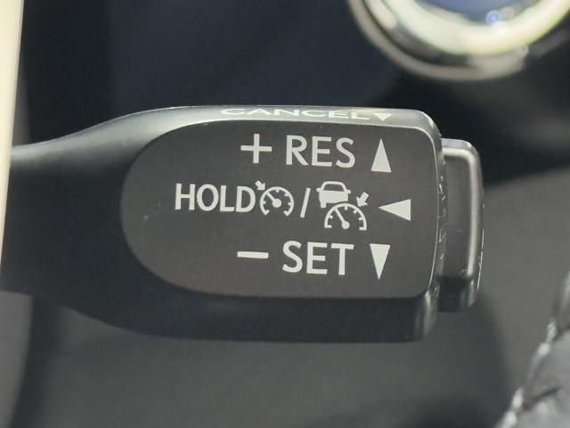 プリウス Ａプレミアム　ツーリングセレクション　横滑り防止機能　皮シート　運転席パワーシート　エアコン　１オナ　パワーウィンドウ　ナビ＆ＴＶ　アイドリングストップ　ＬＥＤライト　盗難防止装置　スマートキー＆プッシュスタート　キーレス　ＥＴＣ　ＡＢＳ（11枚目）