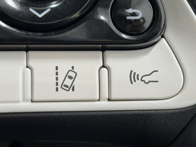 プリウス Ａプレミアム　ツーリングセレクション　横滑り防止機能　皮シート　運転席パワーシート　エアコン　１オナ　パワーウィンドウ　ナビ＆ＴＶ　アイドリングストップ　ＬＥＤライト　盗難防止装置　スマートキー＆プッシュスタート　キーレス　ＥＴＣ　ＡＢＳ（12枚目）